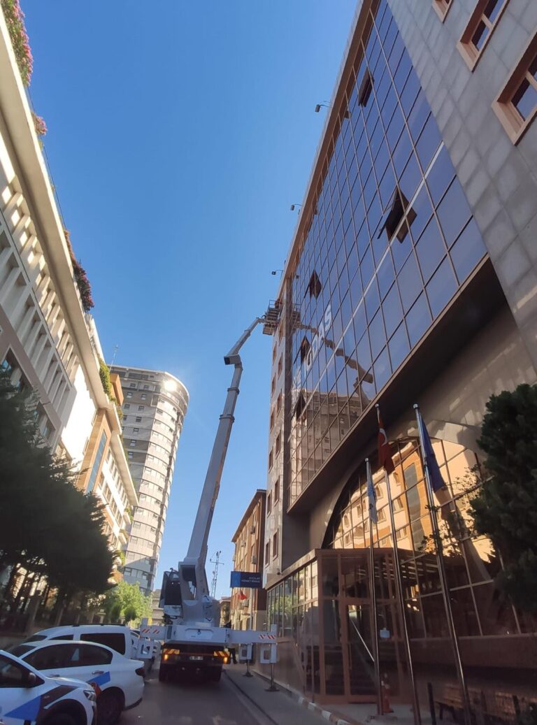 40 metre vinç, 40m vinç kiralama, sepetli platform 40 metre, vinç kiralama, jumbo platform, yüksek erişim vinci, personel yükseltici